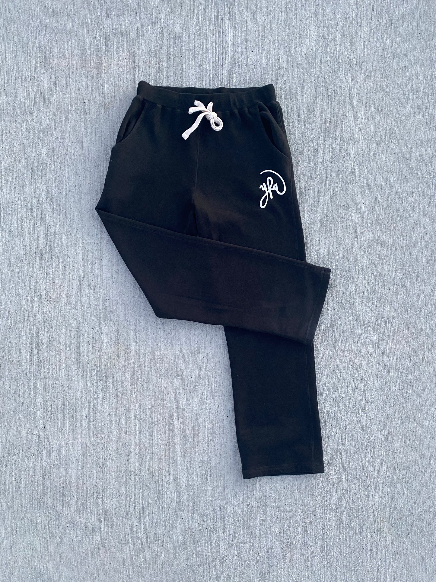 YFA SIGNTATURE SWEATPANTS